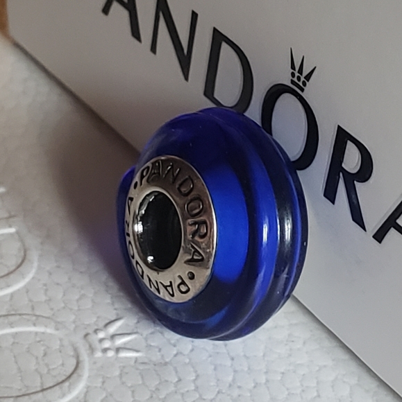 Packaging included Pandora Charm 13 - Picture 2 of 7